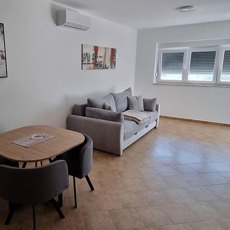 Apartmani Sunce I More بريمونتيرا المظهر الخارجي الصورة