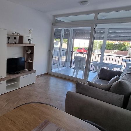 Apartmani Sunce I More بريمونتيرا المظهر الخارجي الصورة
