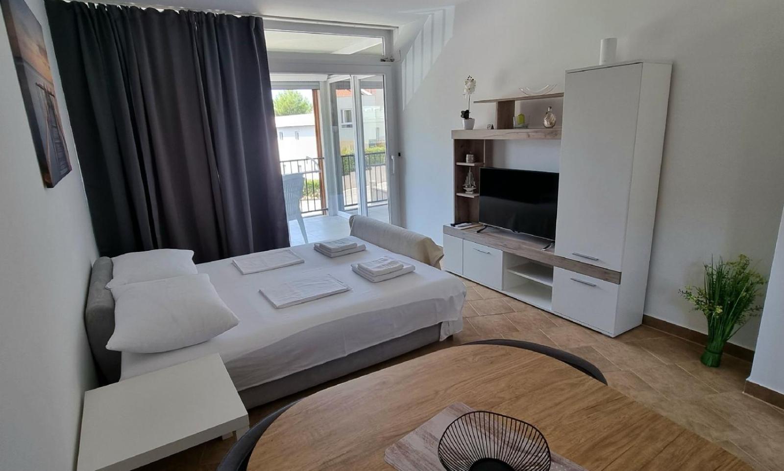 Apartmani Sunce I More بريمونتيرا المظهر الخارجي الصورة
