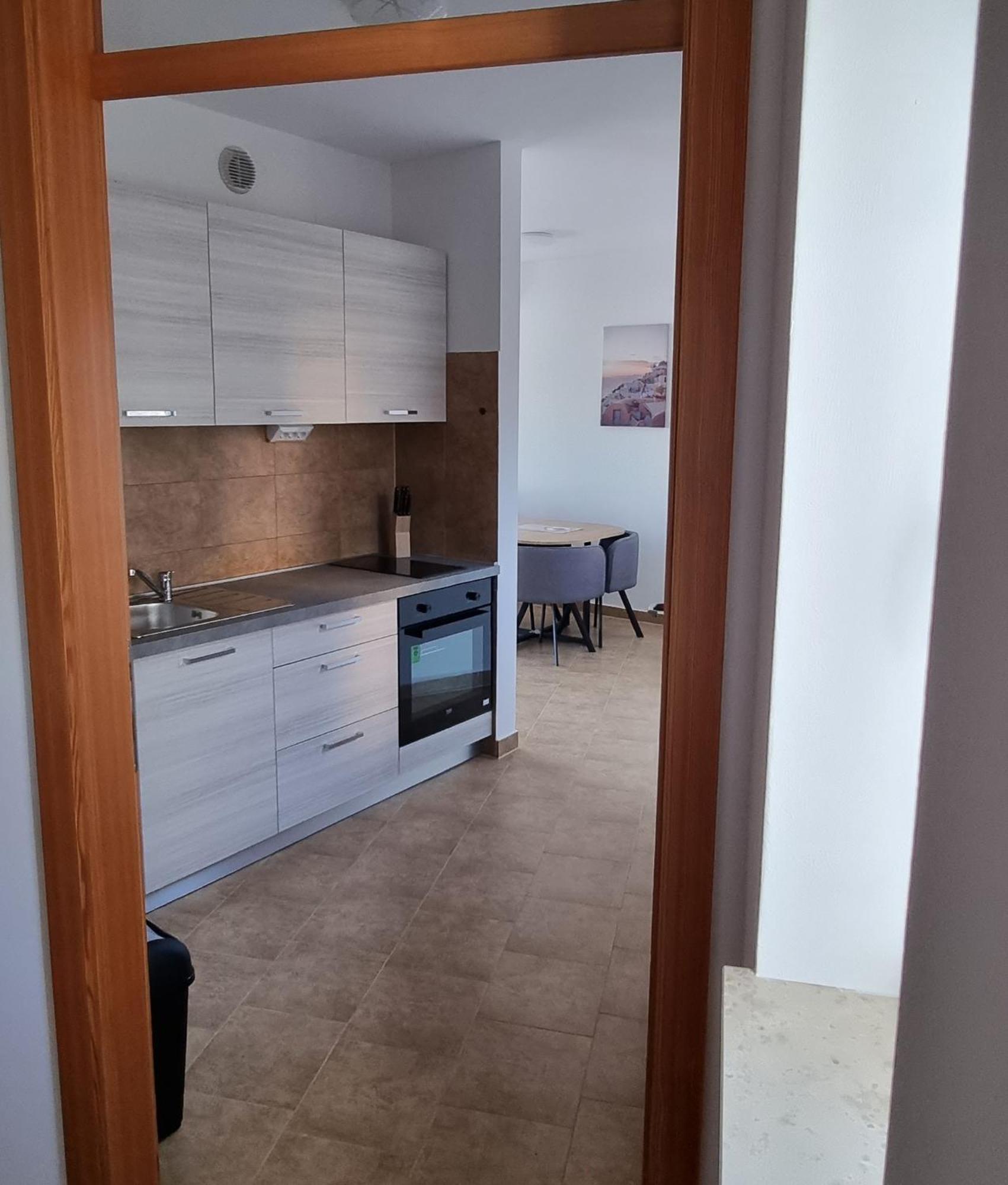 Apartmani Sunce I More بريمونتيرا المظهر الخارجي الصورة